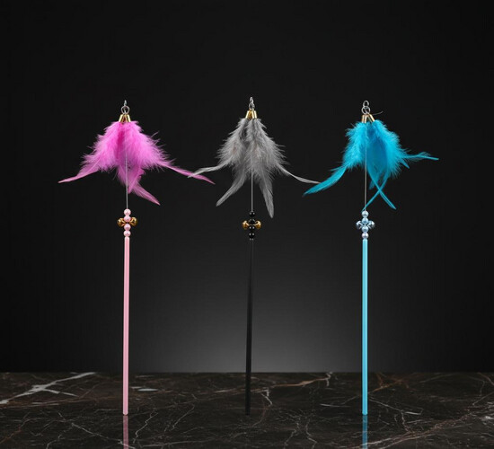 لعبة الريش مع الجرس التحفيزية للقطط