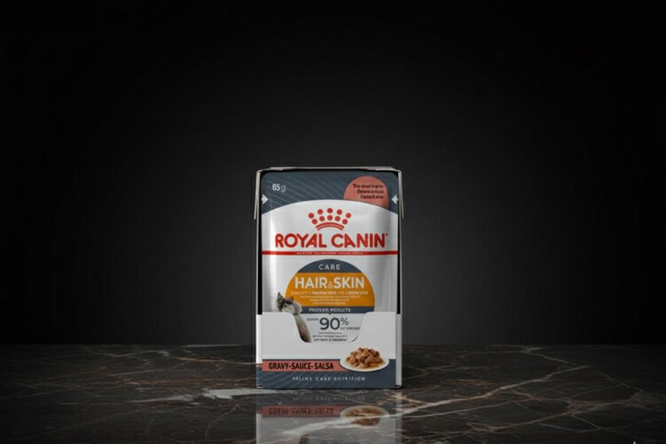 طعام رطب للقطط للعناية بالجلد والفراء Hair & Skin Gravy من Royal Canin – 12 × 85 جم