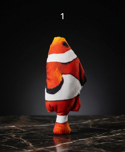 لعبة السمكة للقطط