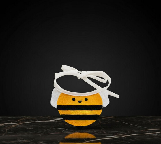 منشفة مزودة بأربطة