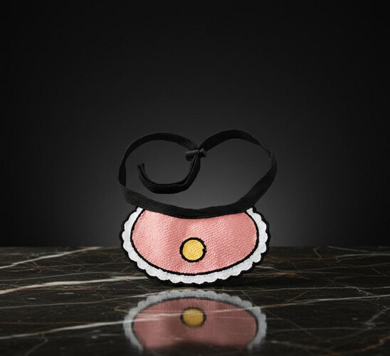 منشفة مزودة بأربطة