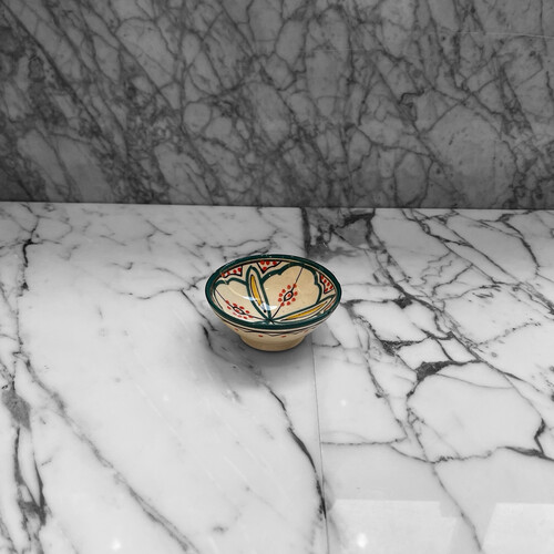 صحن فخار صغير رسم يدوي