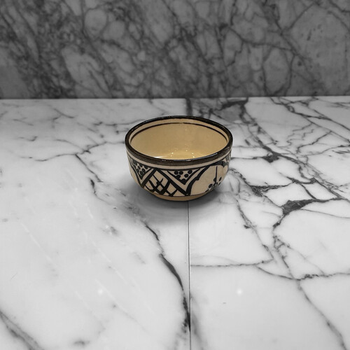 صحن فخار صغير رسم يدوي