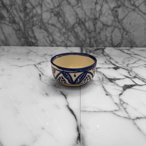 صحن فخار صغير رسم يدوي