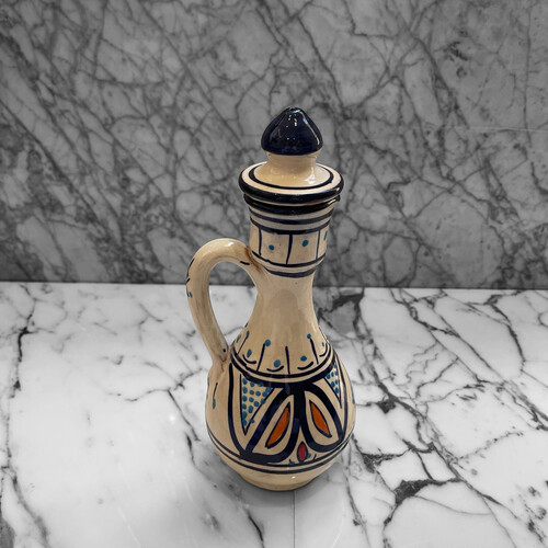 جرة فخار رسم لزيت الزيتون