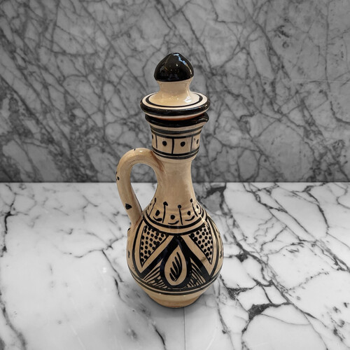 جرة فخار رسم لزيت الزيتون