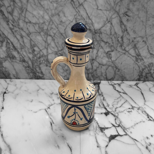 جرة فخار رسم لزيت الزيتون