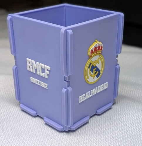 حامل اقلام نادي ريال مدريد