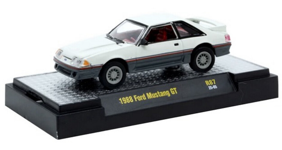 M2 Machines R87 1988 Ford Mustang GT(white)