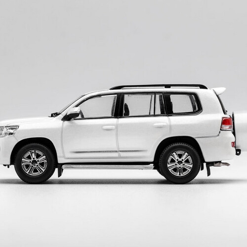 Toyota Land Cruiser LC200 (white)