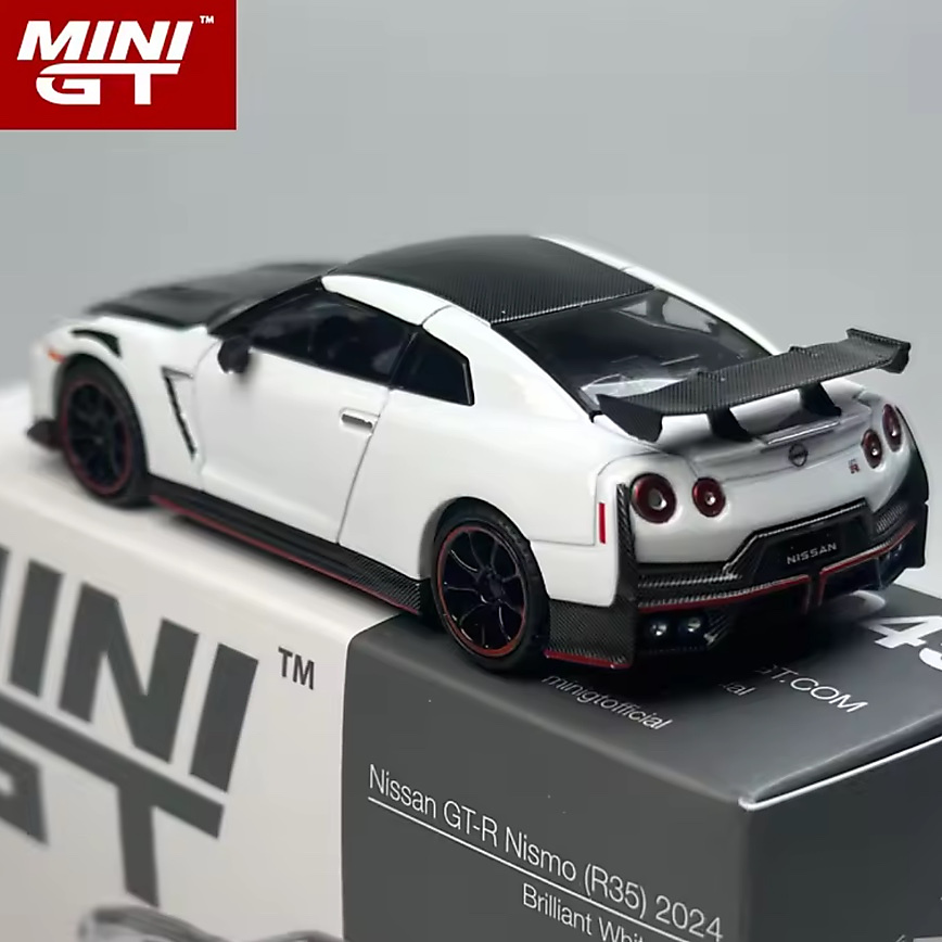 MINI GT 1:64 Nissan GTR 2024 Brilliant White Pearl
