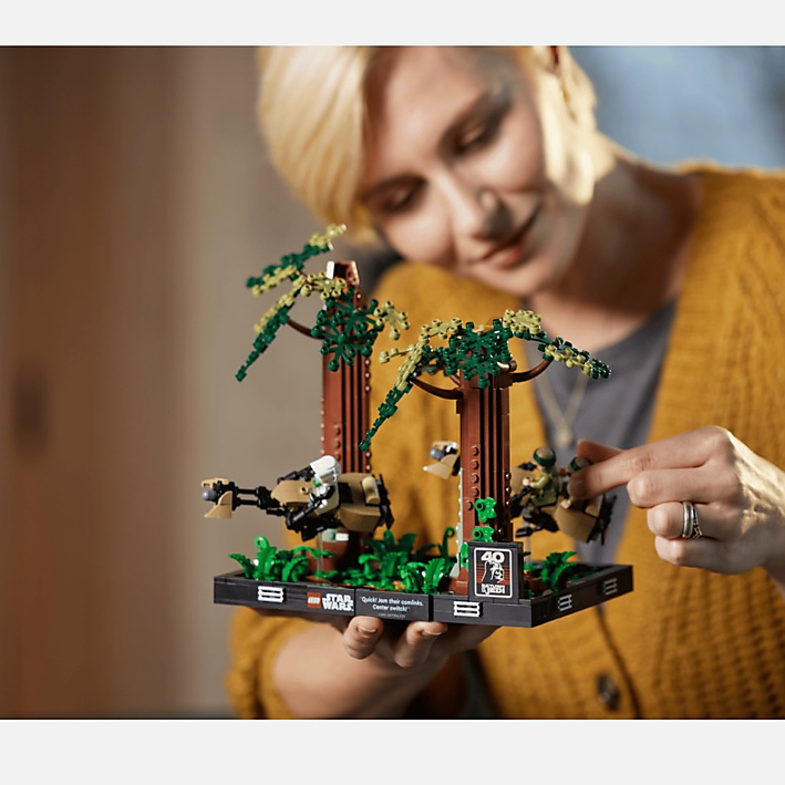 LEGO® Star Wars™ Endor™ Speeder Chase Diorama – 75353