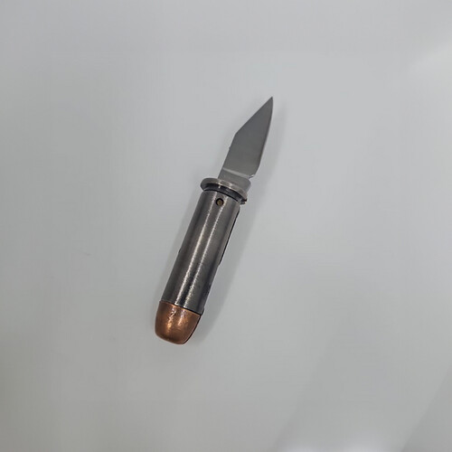 Original empty shot on an American-made knife2