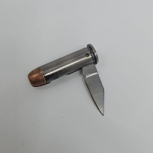 Original empty shot on an American-made knife2