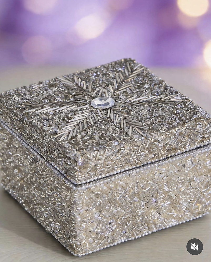 Peaded square box