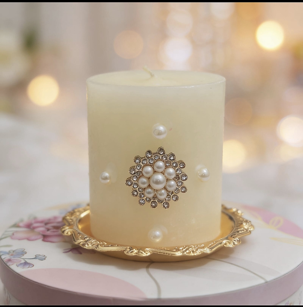 Pearl fictorian candle