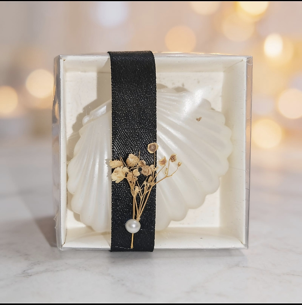 Pearl shell candle