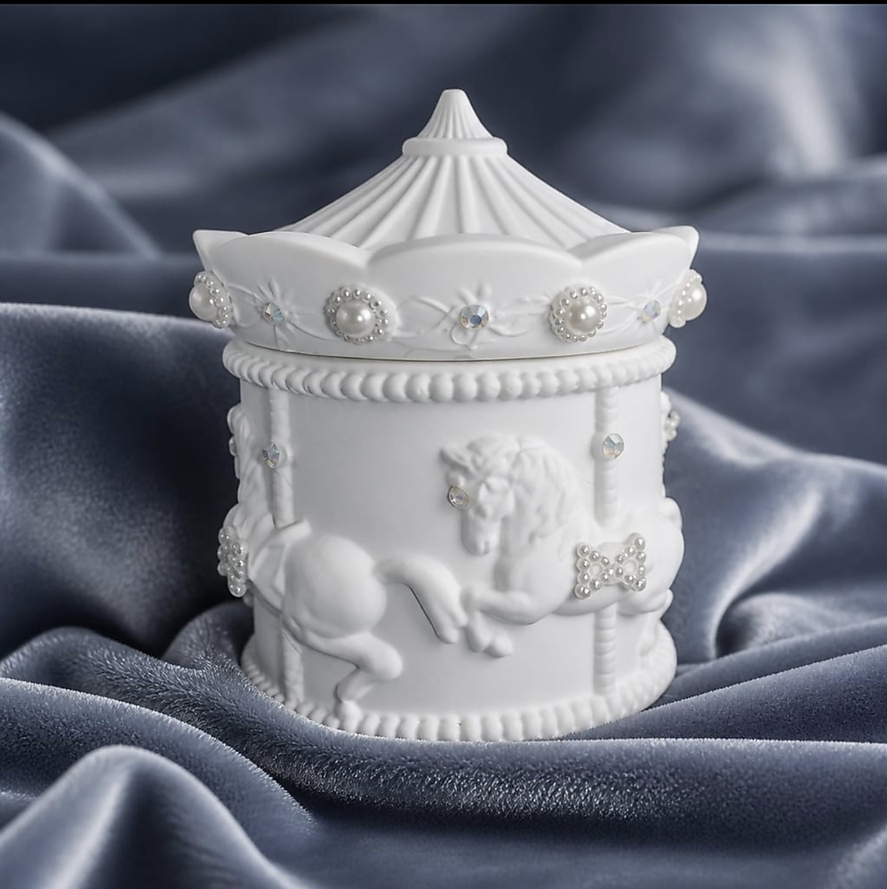 Royal pearl carousel candle