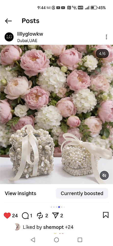 Crystal pearl stand