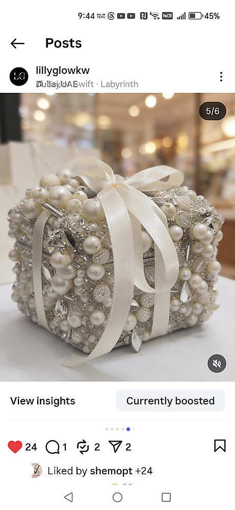 Crystal pearl stand