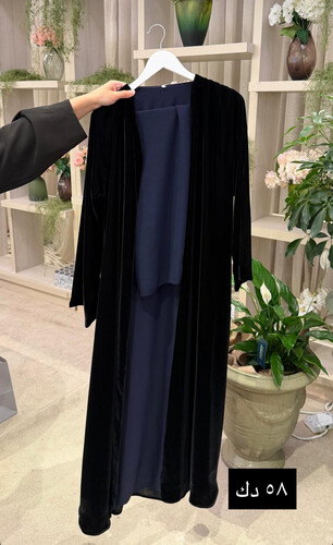 عباية مخمل لون  أسود داخل كحلي