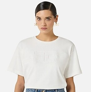 القمصان العلوية والتيشيرتات